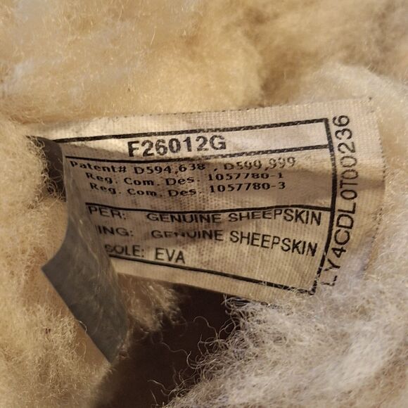 UGG Bailey Button Size 9 Kids Brown Fashion Boots Fall Winter Kids Shoes Issues - Picture 9 of 15